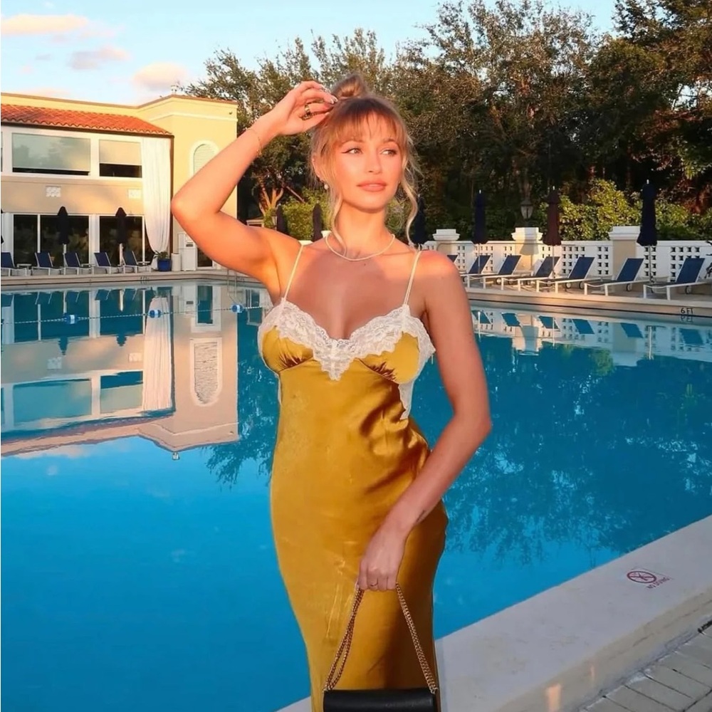 Resa Celine Dress in Gold - Picture 3 of 7